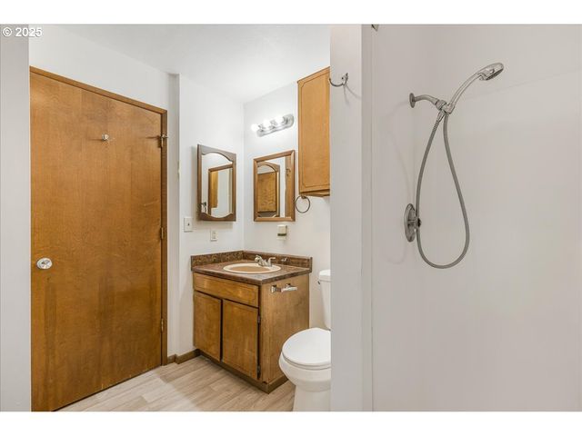 14812 Ne ROSE Pkwy, Portland, OR 97230