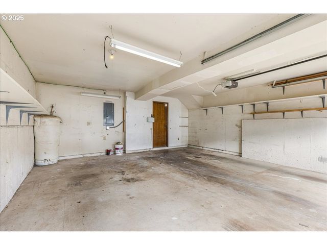 14812 Ne ROSE Pkwy, Portland, OR 97230