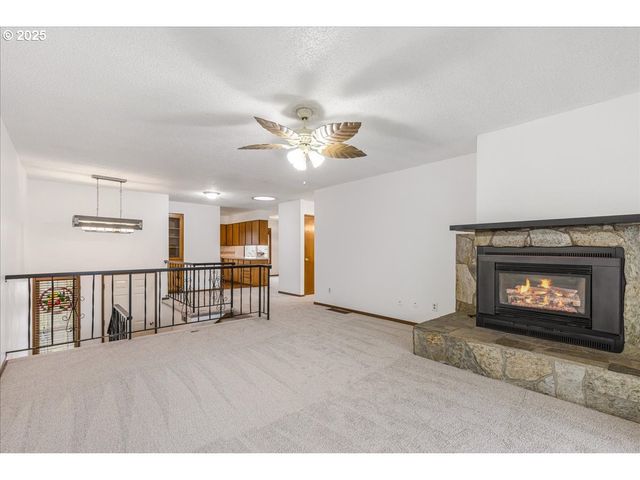 14812 Ne ROSE Pkwy, Portland, OR 97230