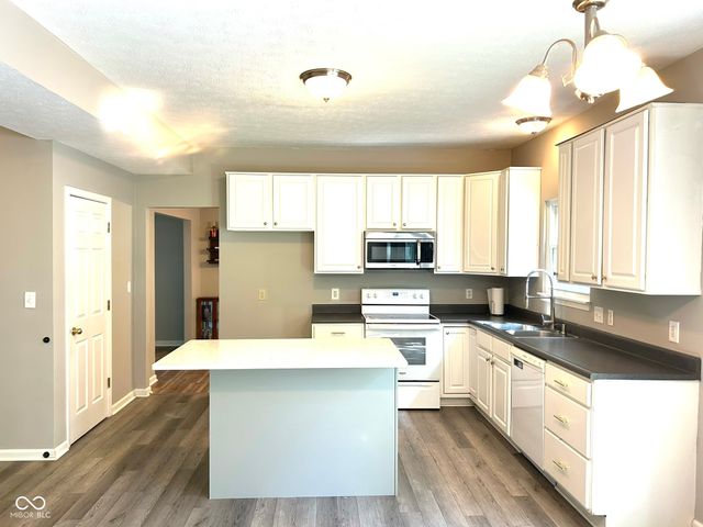 10058 Three Star Court, Avon, IN 46123
