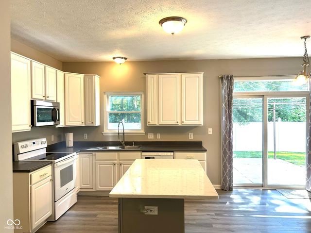 10058 Three Star Court, Avon, IN 46123