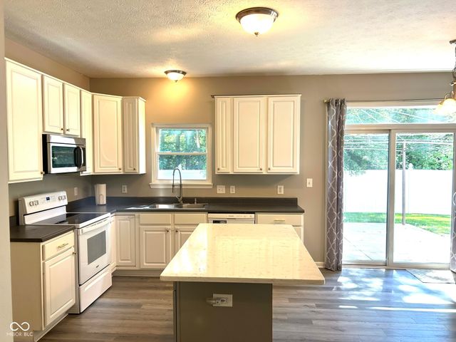 10058 Three Star Court, Avon, IN 46123