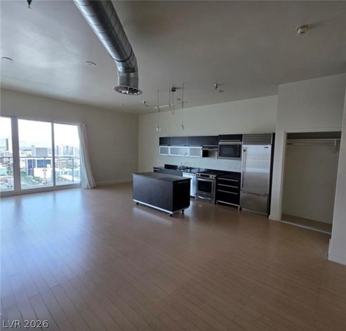 200 Hoover Avenue 1910, Las Vegas, NV 89101