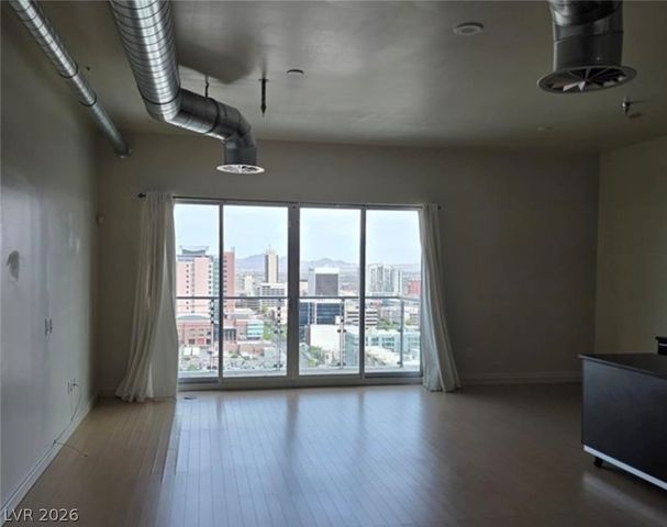 200 Hoover Avenue 1910, Las Vegas, NV 89101