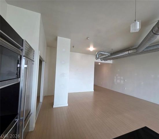 200 Hoover Avenue 1910, Las Vegas, NV 89101