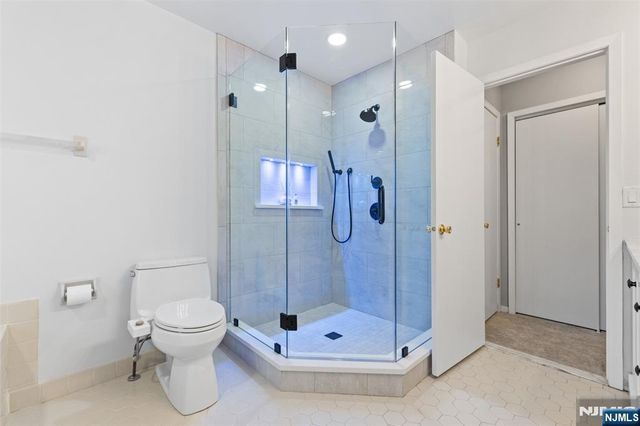 90 Fisher Road, Mahwah, NJ 07430