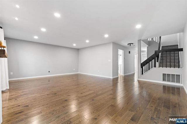 90 Fisher Road, Mahwah, NJ 07430