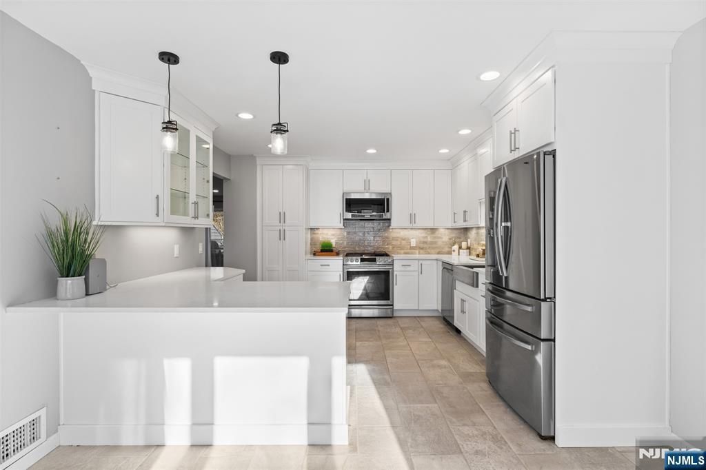 90 Fisher Road, Mahwah, NJ 07430