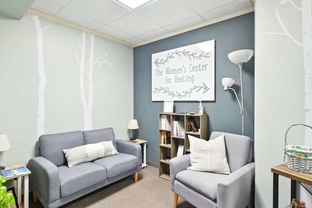 200 N Main St 11, East Longmeadow, MA 01028