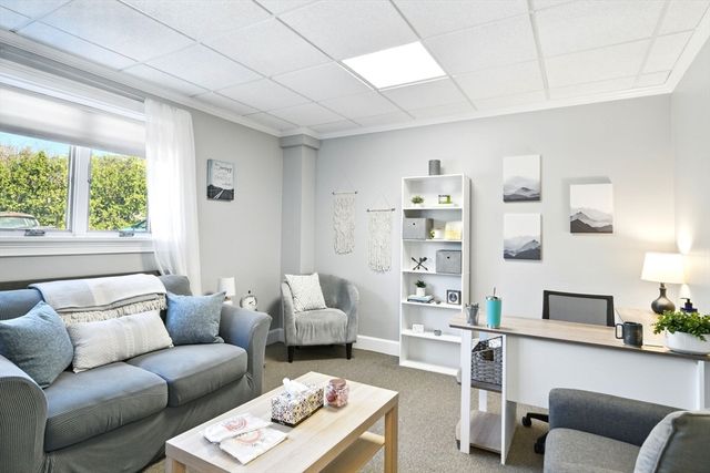 200 N Main St 11, East Longmeadow, MA 01028