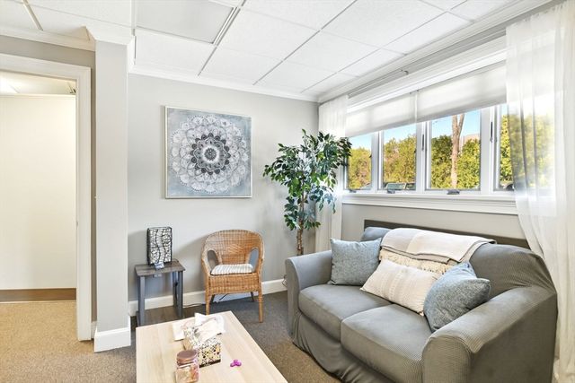 200 N Main St 11, East Longmeadow, MA 01028