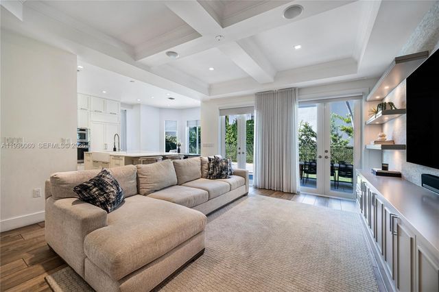 3703 NE 199th St, Aventura, FL 33180