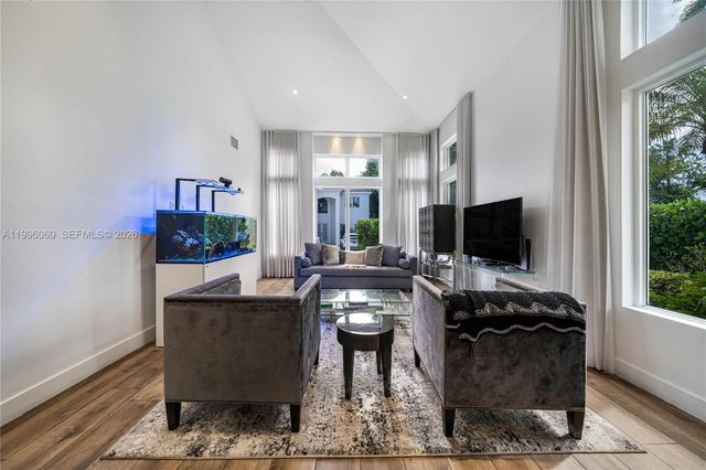 3703 NE 199th St, Aventura, FL 33180