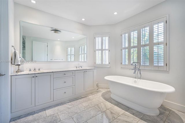 3703 NE 199th St, Aventura, FL 33180