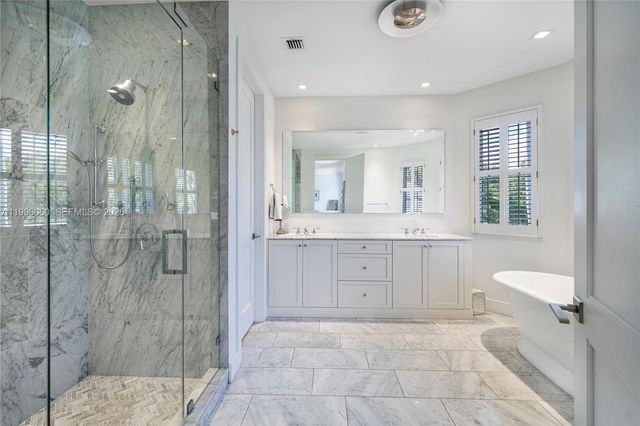 3703 NE 199th St, Aventura, FL 33180