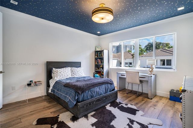 3703 NE 199th St, Aventura, FL 33180