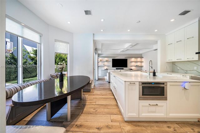 3703 NE 199th St, Aventura, FL 33180