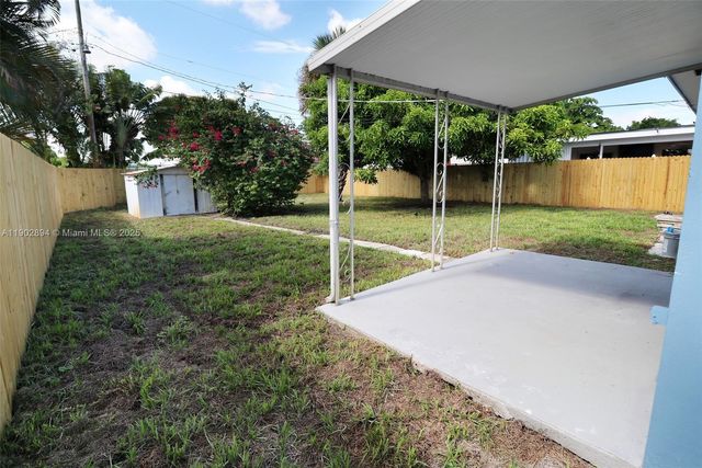 5654 Papaya Rd, West Palm Beach, FL 33413