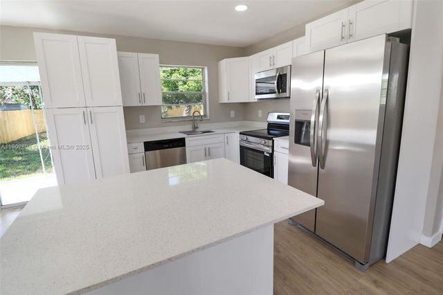 5654 Papaya Rd, West Palm Beach, FL 33413