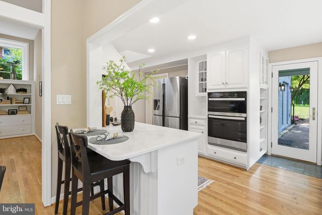5 BROOKSIDE CIR, Wayne, PA 19087