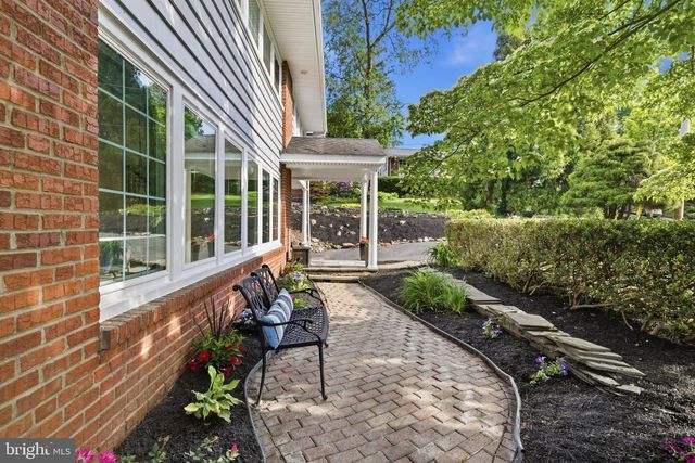 5 BROOKSIDE CIR, Wayne, PA 19087