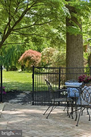 5 BROOKSIDE CIR, Wayne, PA 19087
