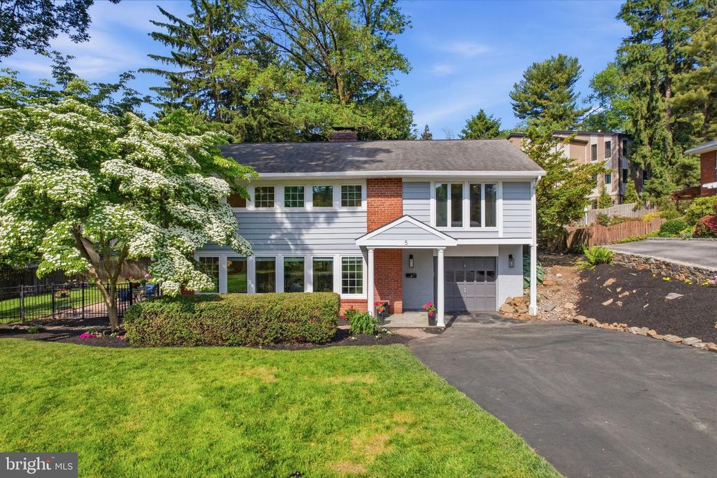 5 BROOKSIDE CIR, Wayne, PA 19087
