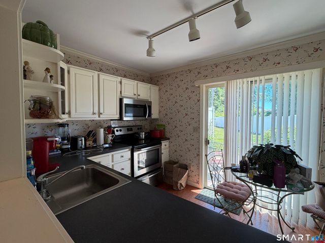 20 Plymouth Court 20, Clinton, CT 06413