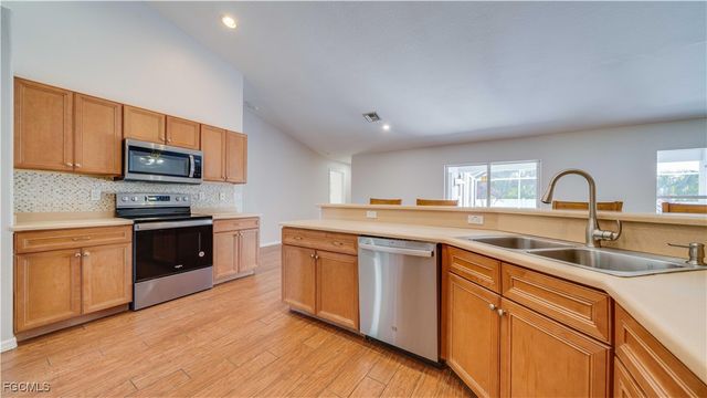 2548 Gleason PKWY, Cape Coral, FL 33914