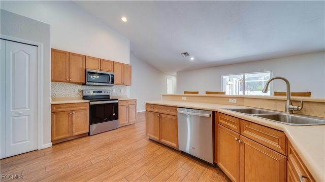 2548 Gleason PKWY, Cape Coral, FL 33914