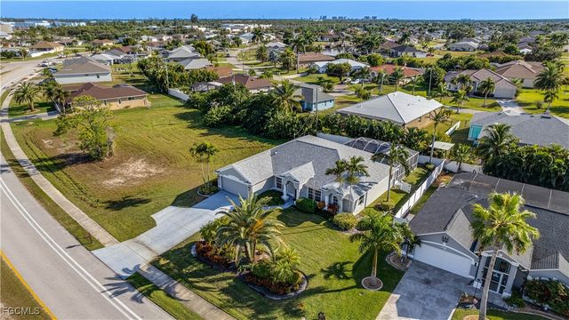 2548 Gleason PKWY, Cape Coral, FL 33914