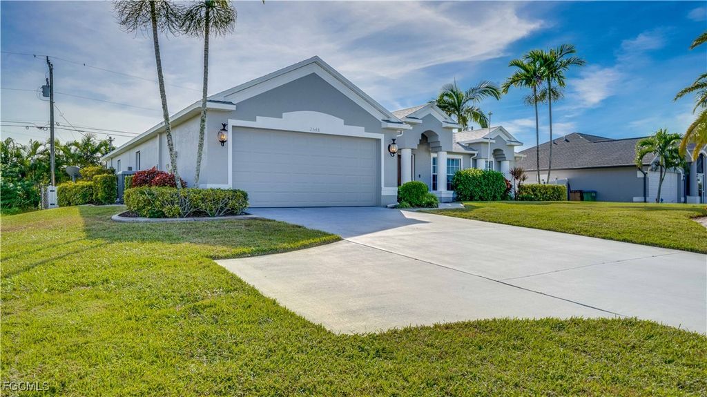 2548 Gleason PKWY, Cape Coral, FL 33914