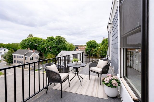 21 Tanglewood Road 4, Boston, MA 02124