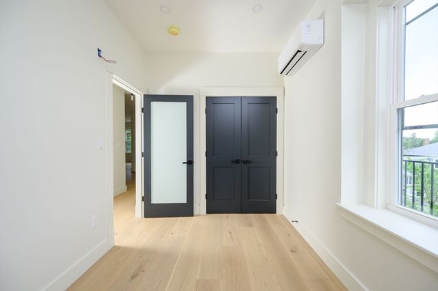 21 Tanglewood Road 4, Boston, MA 02124