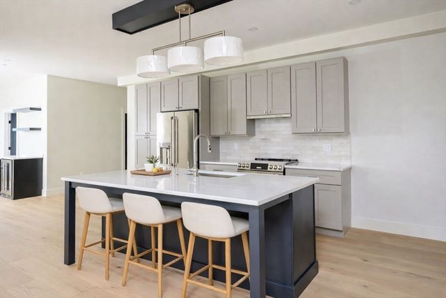 21 Tanglewood Road 4, Boston, MA 02124