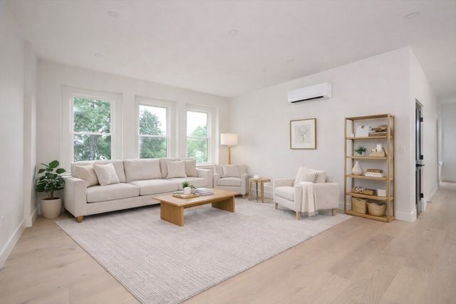 21 Tanglewood Road 4, Boston, MA 02124