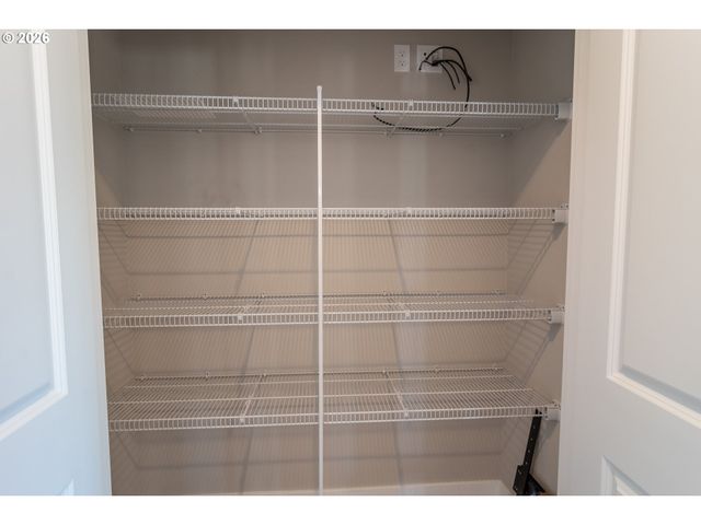 1542 W THYME Dr, Roseburg, OR 97471