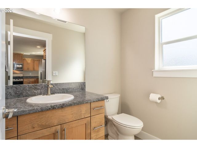 1542 W THYME Dr, Roseburg, OR 97471