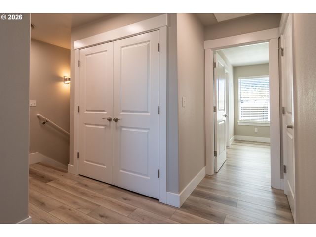 1542 W THYME Dr, Roseburg, OR 97471