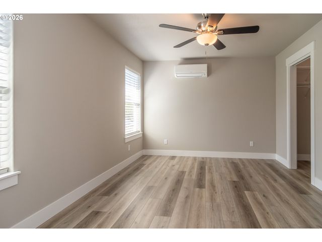 1542 W THYME Dr, Roseburg, OR 97471