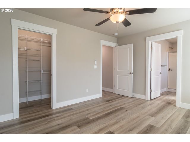 1542 W THYME Dr, Roseburg, OR 97471