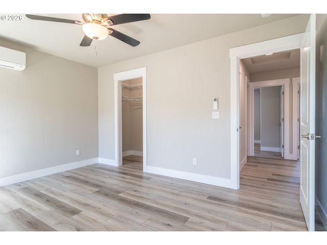 1542 W THYME Dr, Roseburg, OR 97471