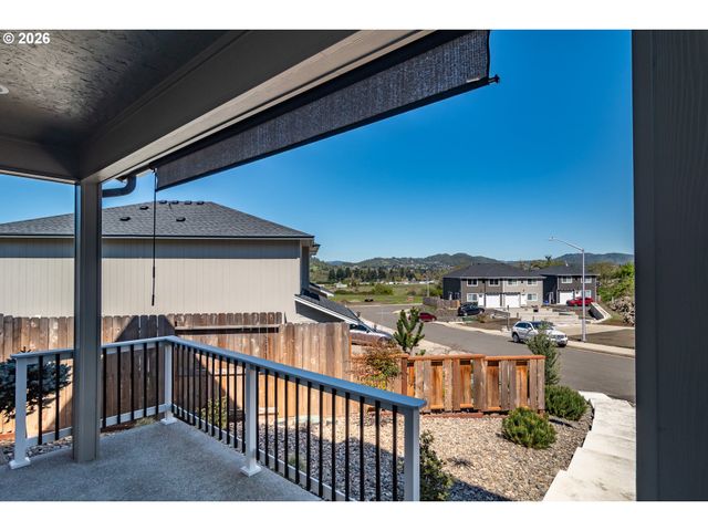 1542 W THYME Dr, Roseburg, OR 97471