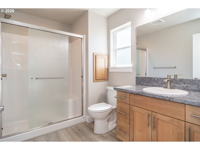 1542 W THYME Dr, Roseburg, OR 97471