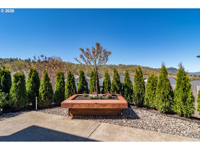 1542 W THYME Dr, Roseburg, OR 97471