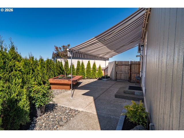 1542 W THYME Dr, Roseburg, OR 97471