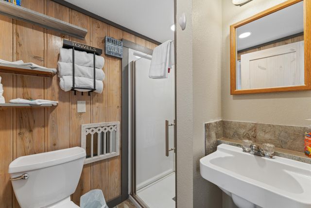 119 Kings Cove Lane, Reeds Spring, MO 65737