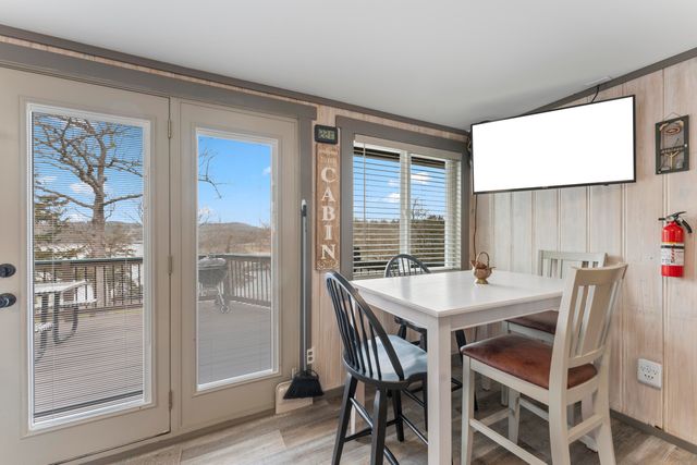 119 Kings Cove Lane, Reeds Spring, MO 65737