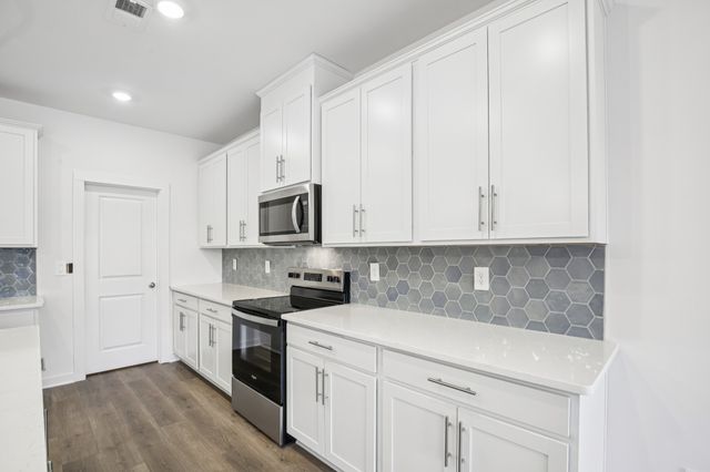 523 Goldfinch Way, Clarksville, TN 37043