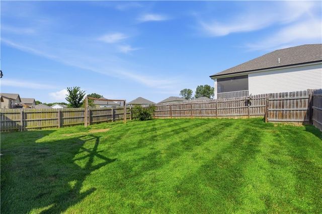 12208 N SHANNON Avenue, Kansas City, MO 64163